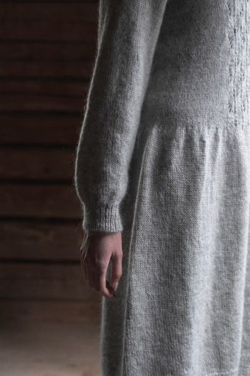 Törnrosa - langärmliges Kleid