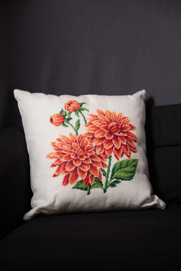 Entzückendes Kissen mit Dahlien