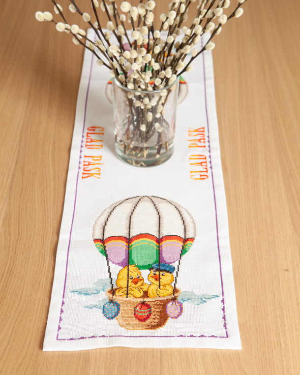 Küken beim Osterausflug - Tischläufer