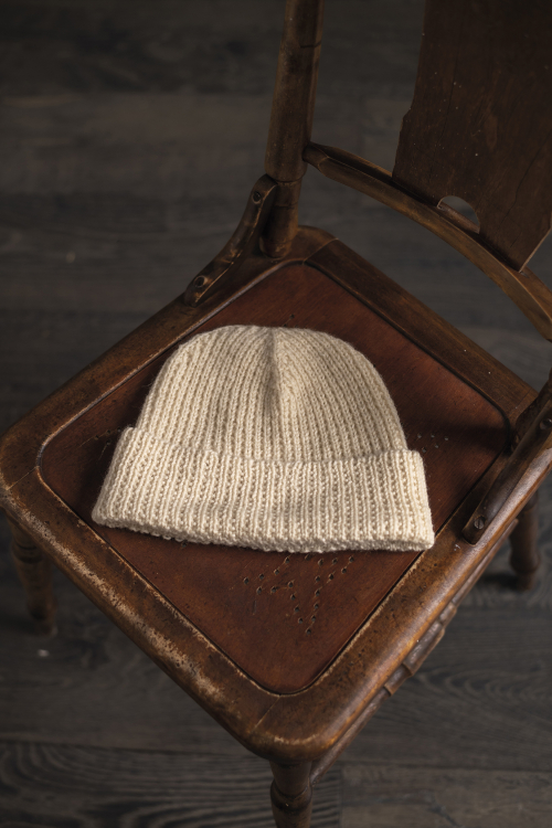 Släktgård - Mütze im unterbrochenen Rippenmuster